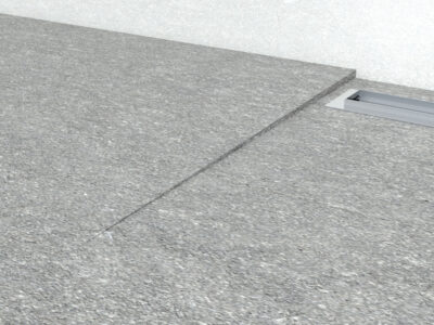 Sprchový kout bez spádové lišty.